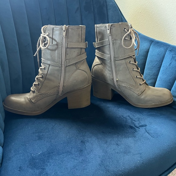 Guess lace up ankle boots - Picture 4 of 11